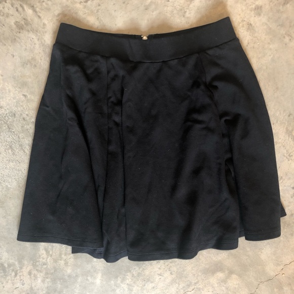 Black mini skirt with zipper - S - Picture 2 of 2